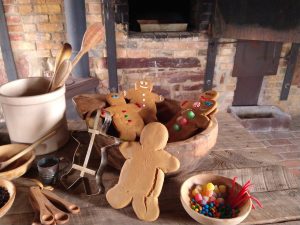 Gingerbread men and decorations.