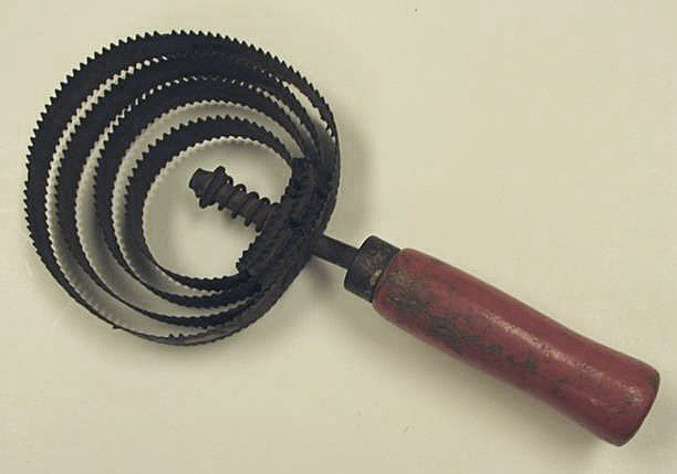 Curry brushes have wooden handles and concentric circular metal forms with teeth.