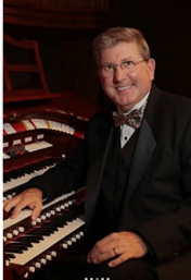 Lance Luce seated at a theatre organ